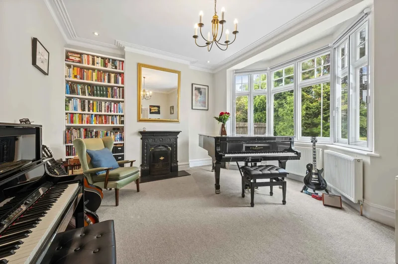 Coombe Lane West, London, England, United Kingdom. - Photo 3