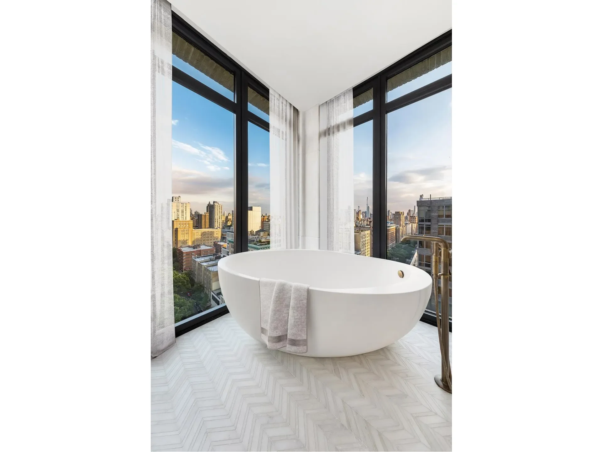 2505 BROADWAY, New York, New York, United States. - Photo 2