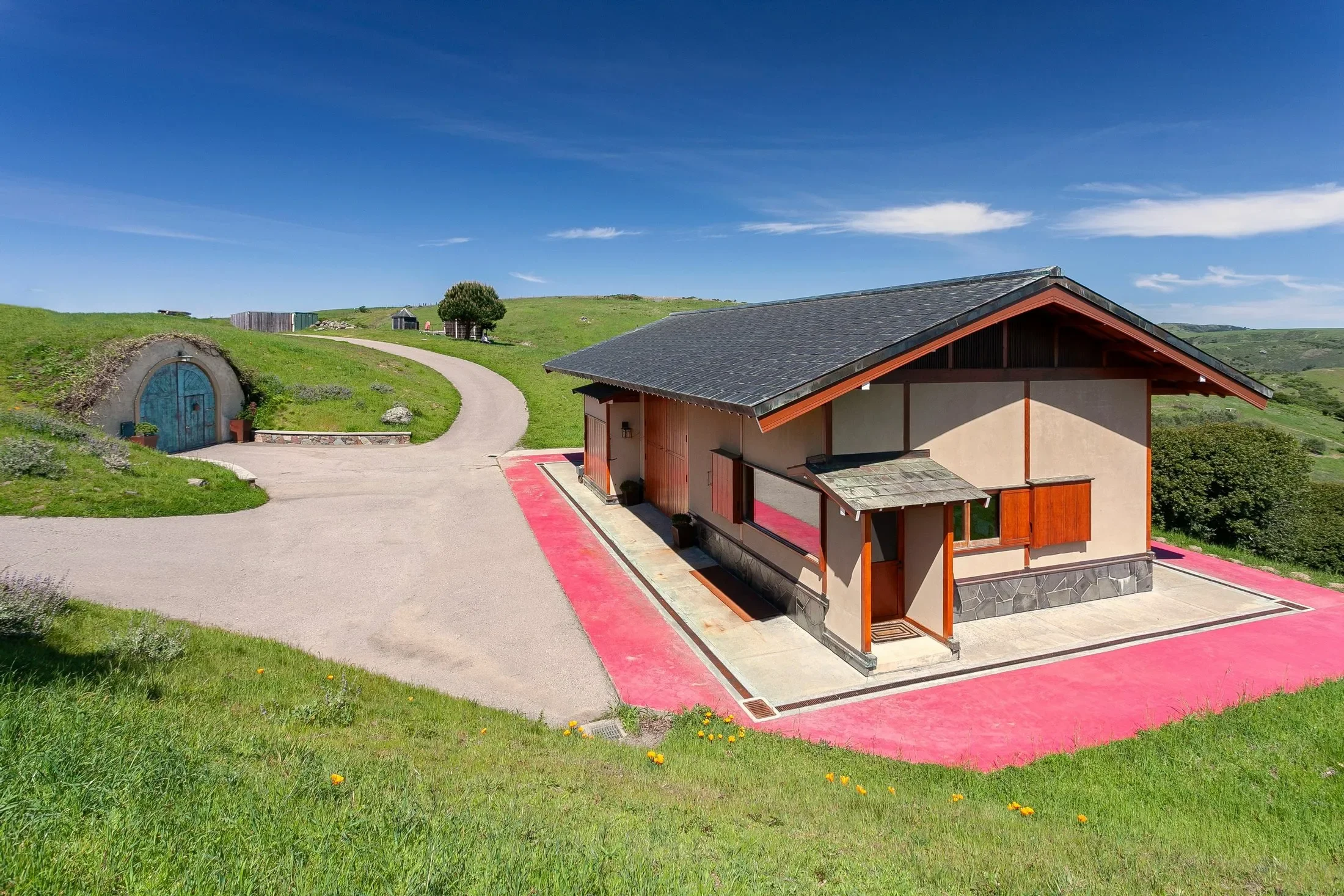 Exterior photo 8