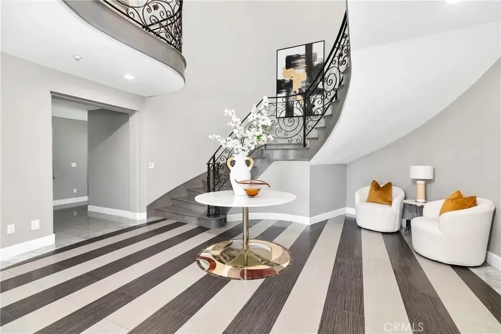 202 W Lemon Avenue, Arcadia, California, United States. - Photo 4