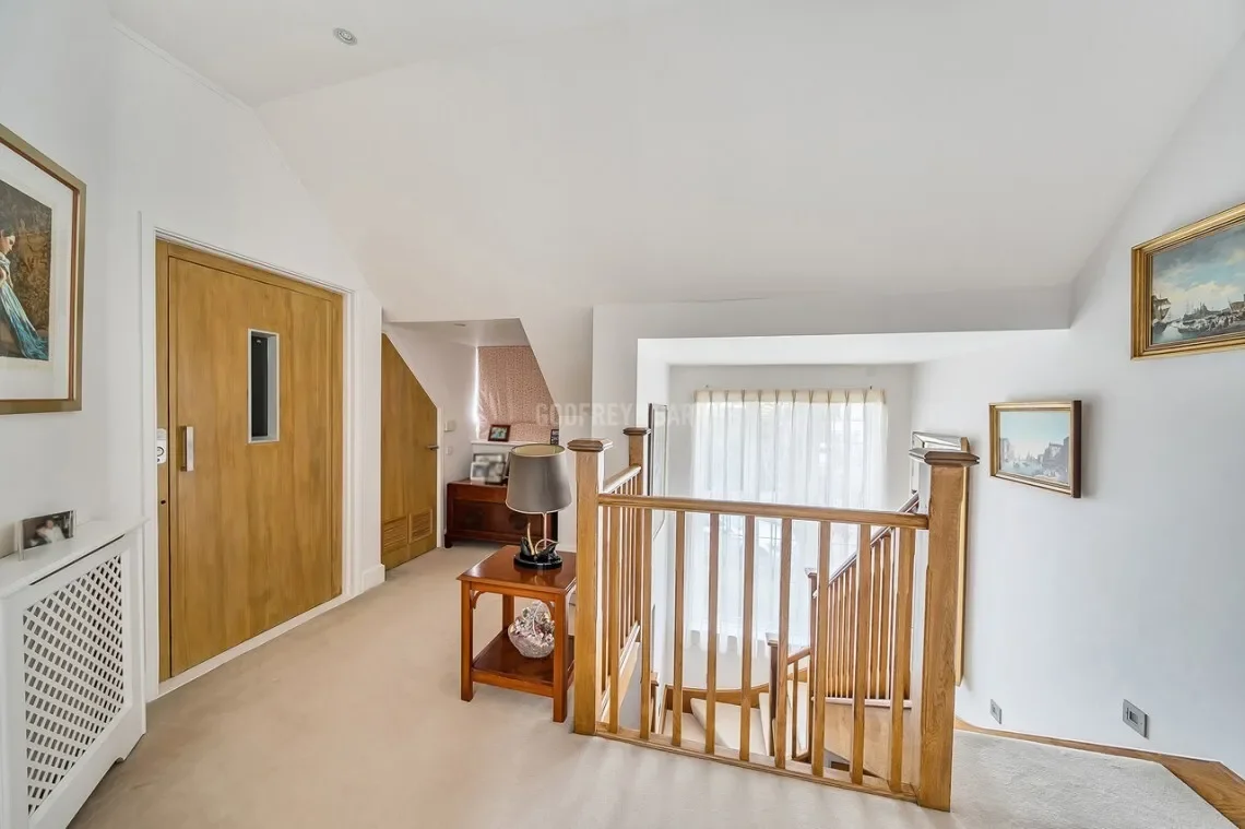 Eleanor Crescent Mill Hill Village, London, England, United Kingdom. - Photo 17