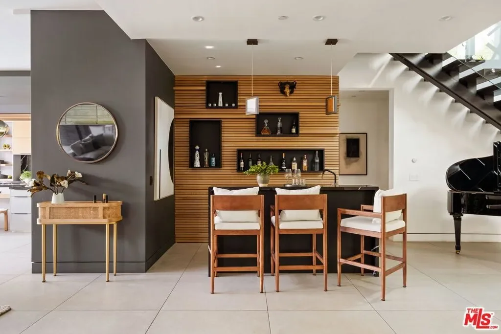 816 N Stanley Avenue, Los Angeles, California, United States. - Photo 4