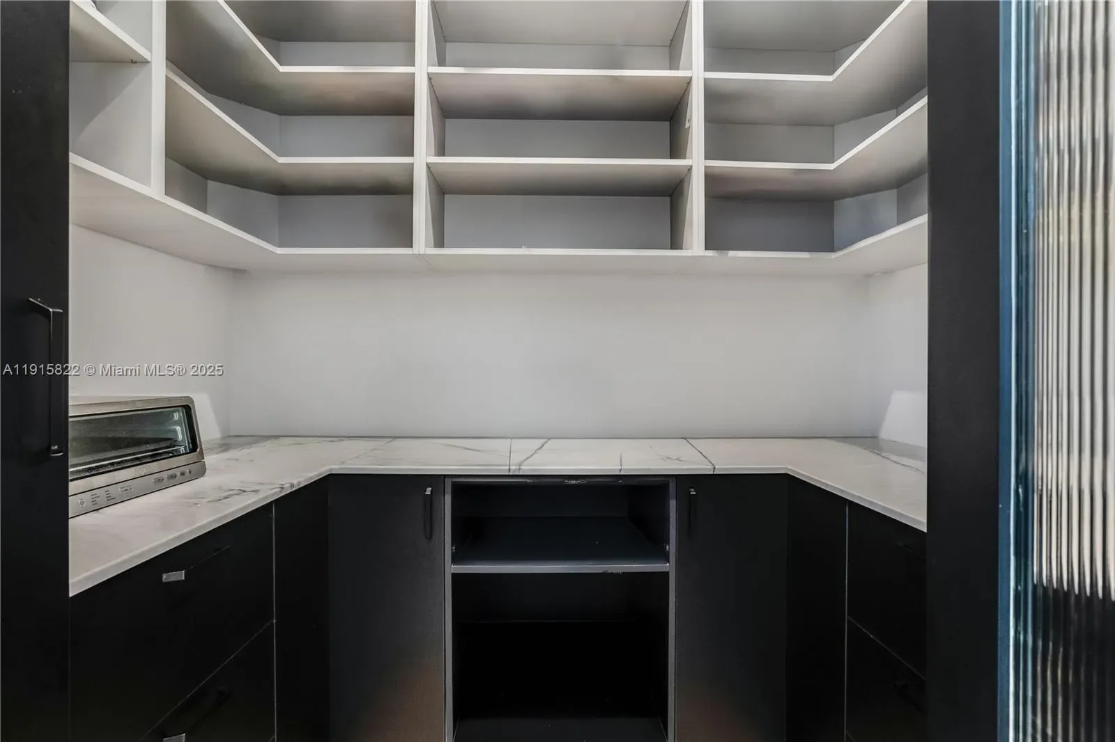 9045 Hawthorne Ave, Bal Harbour, Florida, United States. - Photo 18