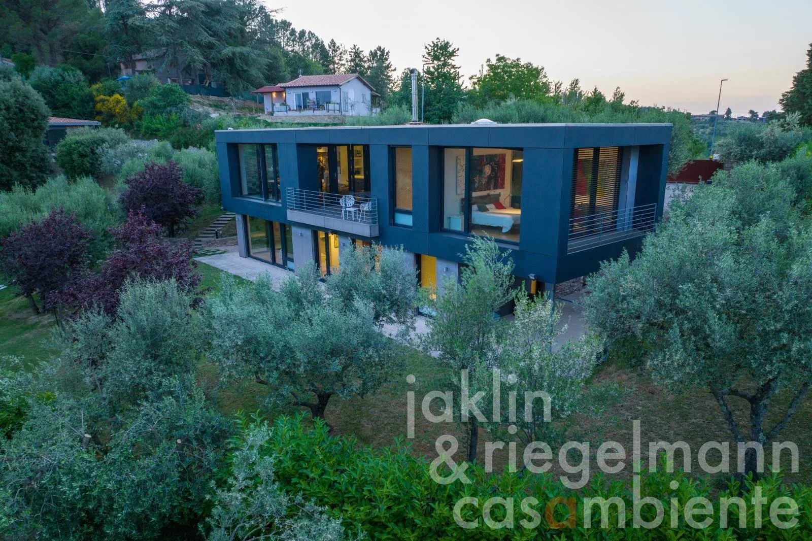 Exterior photo 4