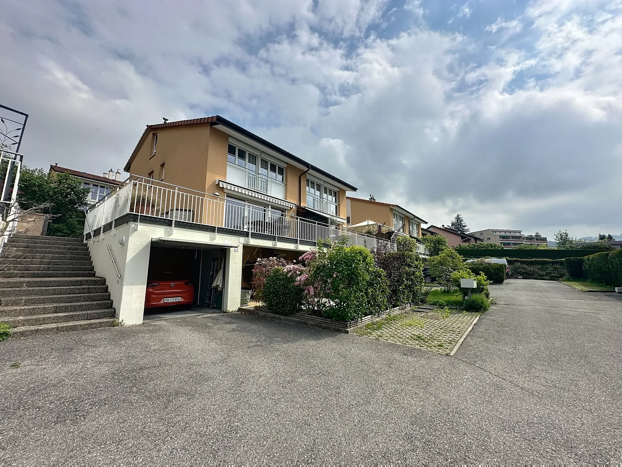 Exterior photo 8