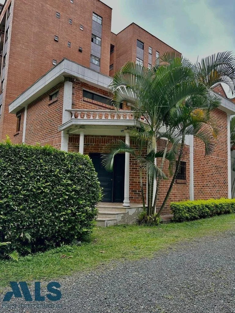 Exterior photo 2