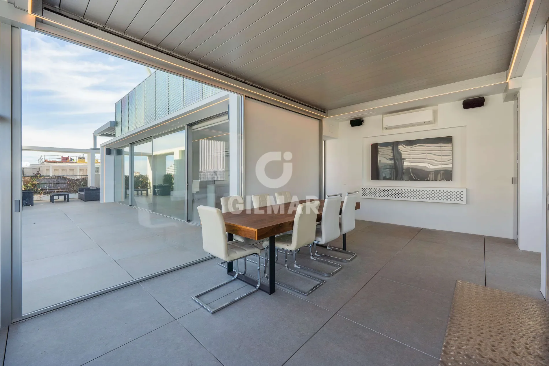 Exterior photo 5
