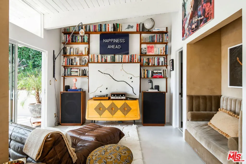 2102 Ridgemont Drive, Los Angeles, California, United States. - Photo 11