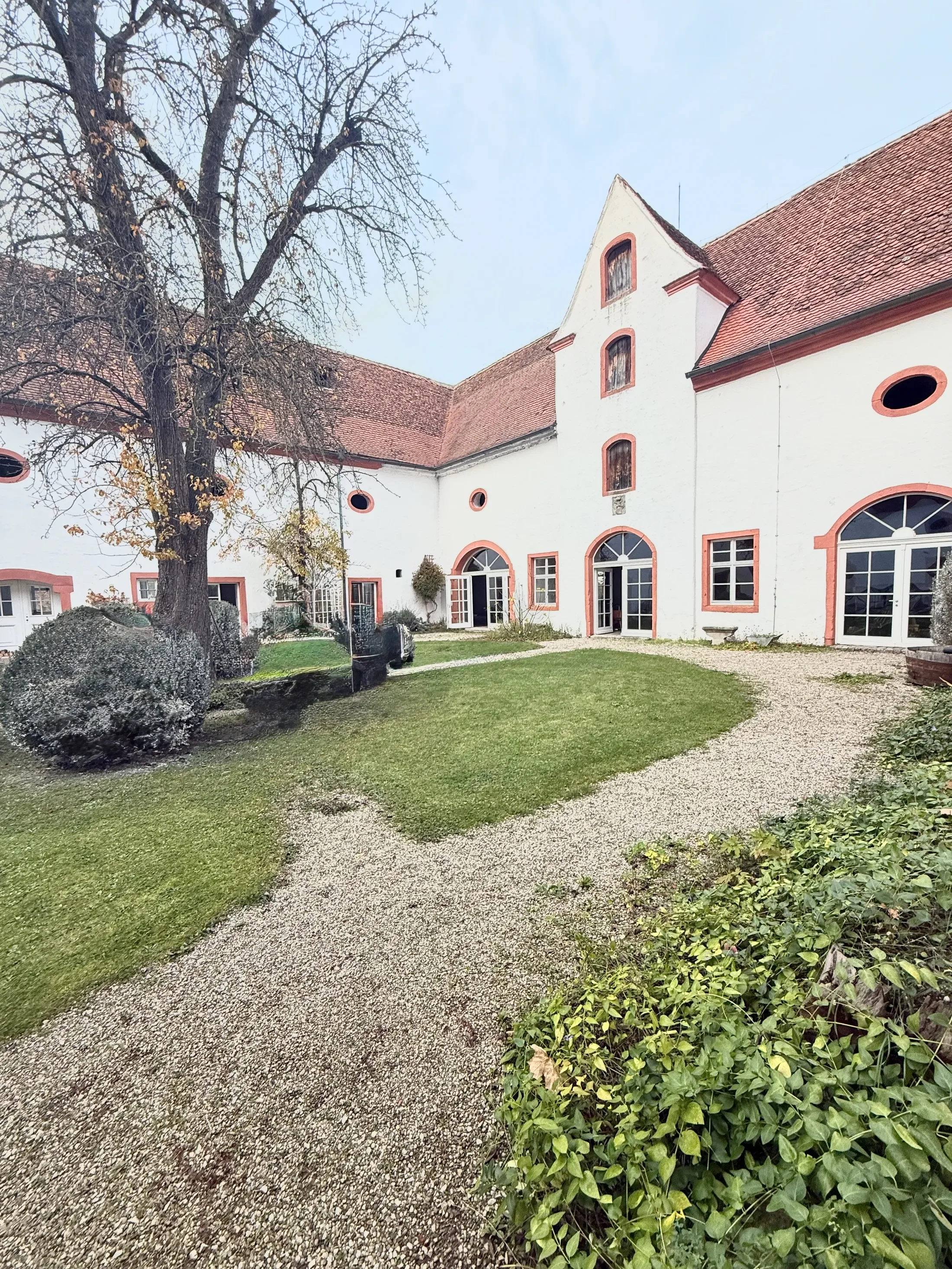 Exterior photo 1
