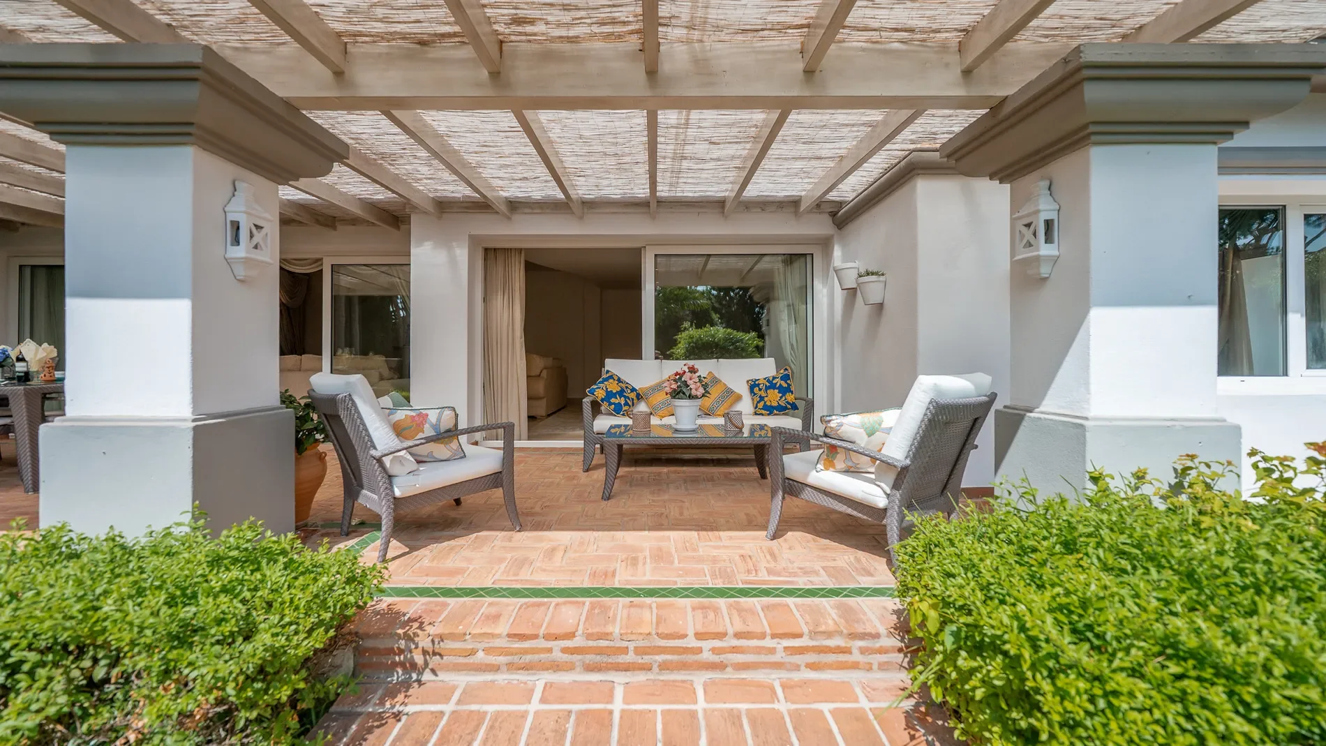 Exterior photo 11