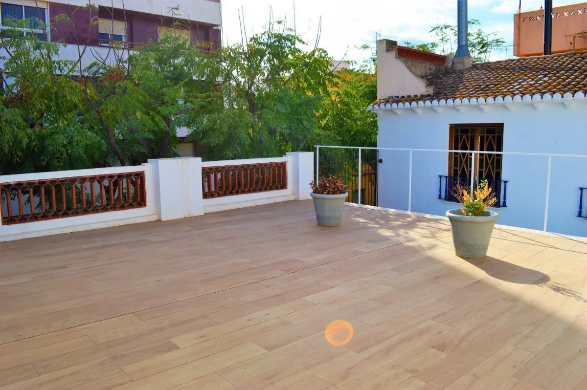 Exterior photo 1