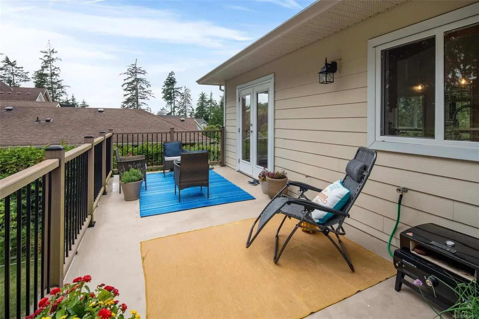 Exterior photo 12