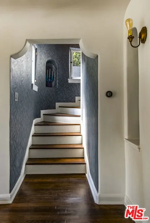 6749 Whitley Terrace, Los Angeles, California, United States. - Photo 9