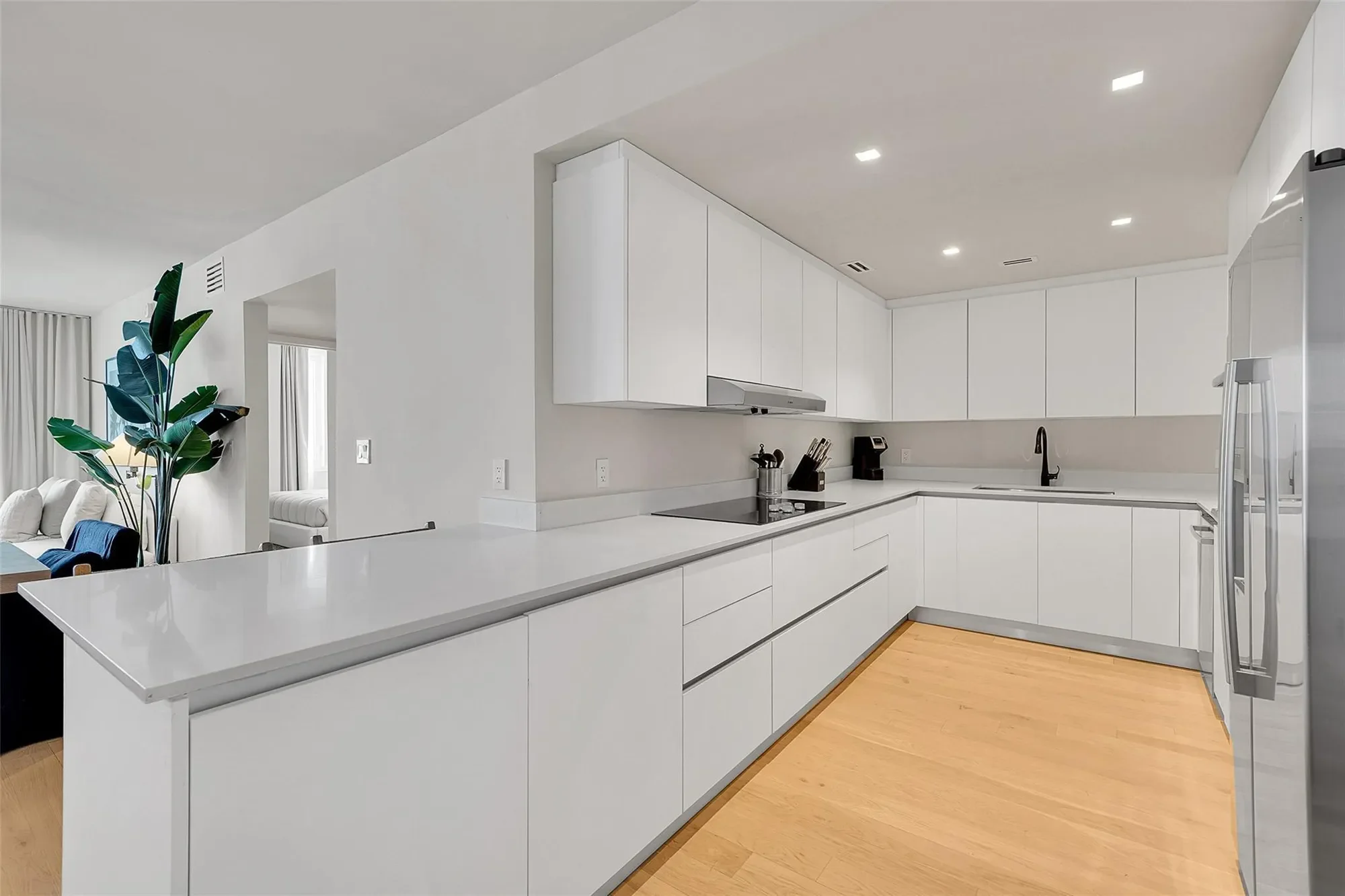 2301 Collins Ave 1008, Miami Beach, Florida, United States. - Photo 9