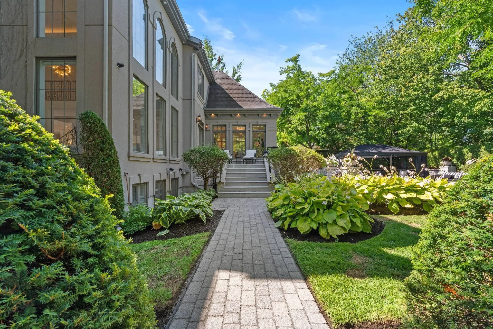 Exterior photo 7
