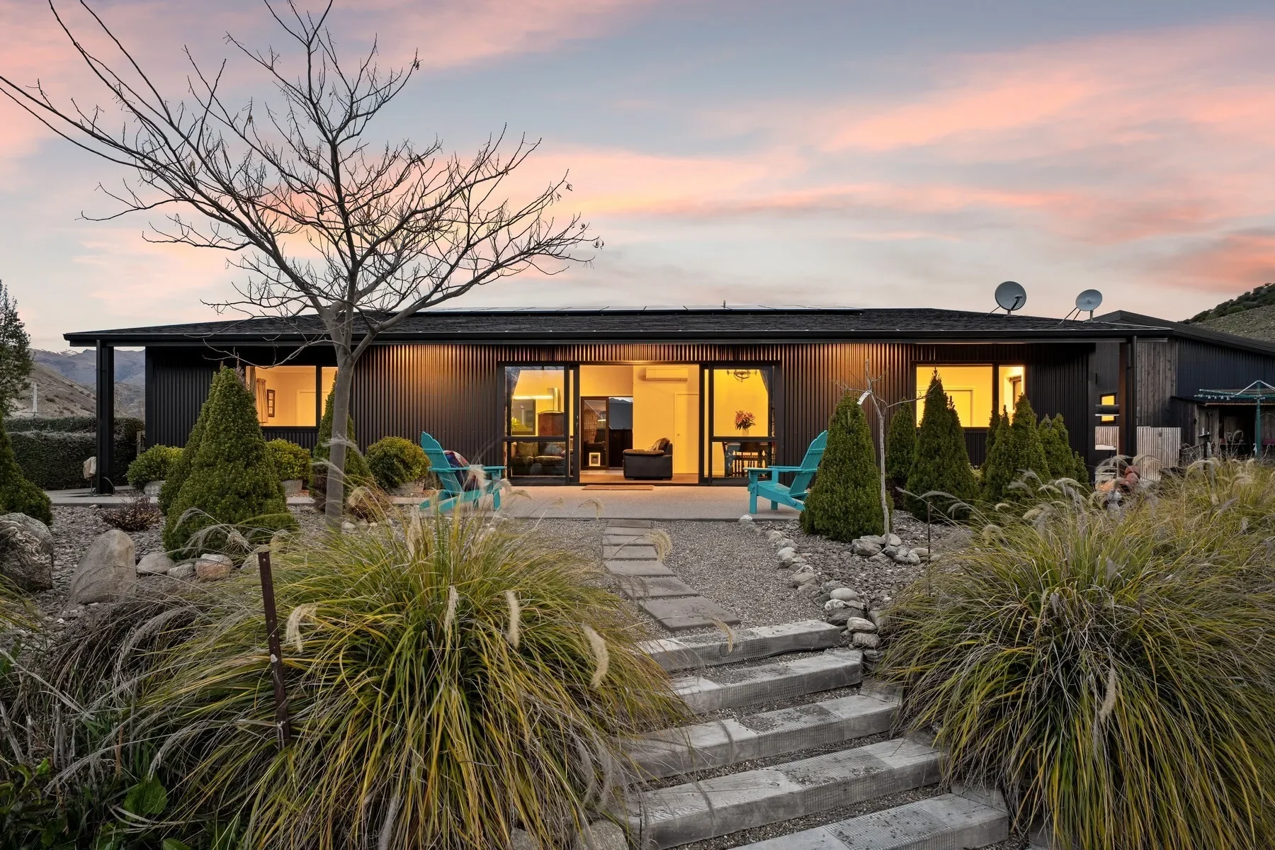 Exterior photo 2