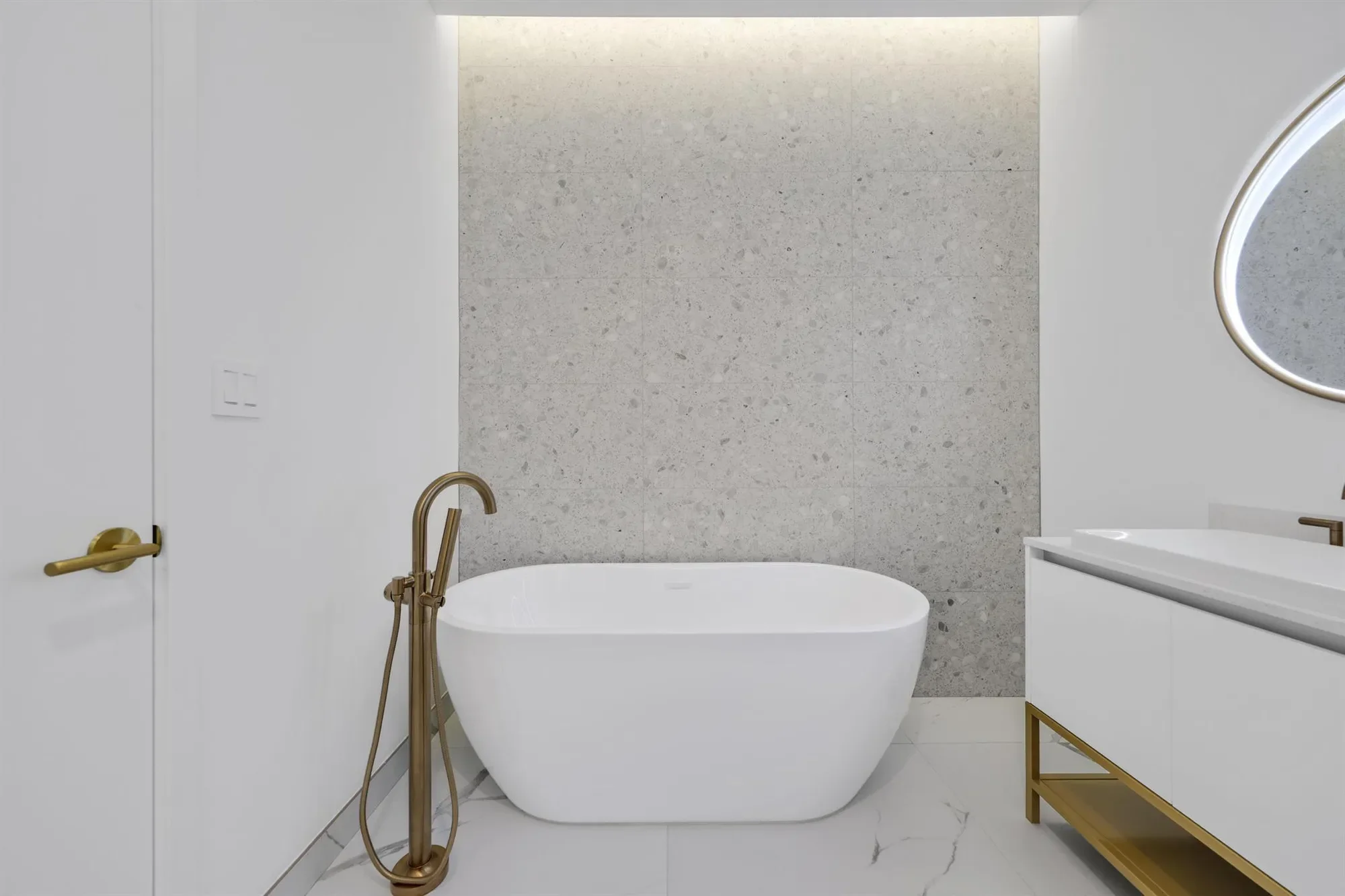 2655 S Bayshore Drive, Miami, Florida, United States. - Photo 18