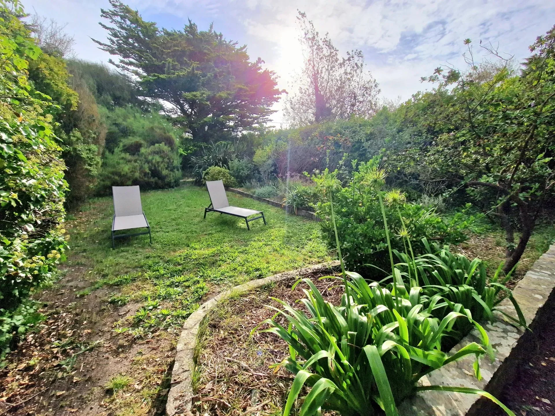 Exterior photo 8