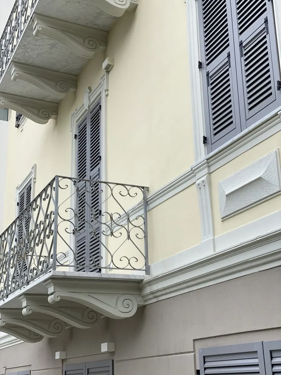 Exterior photo 6