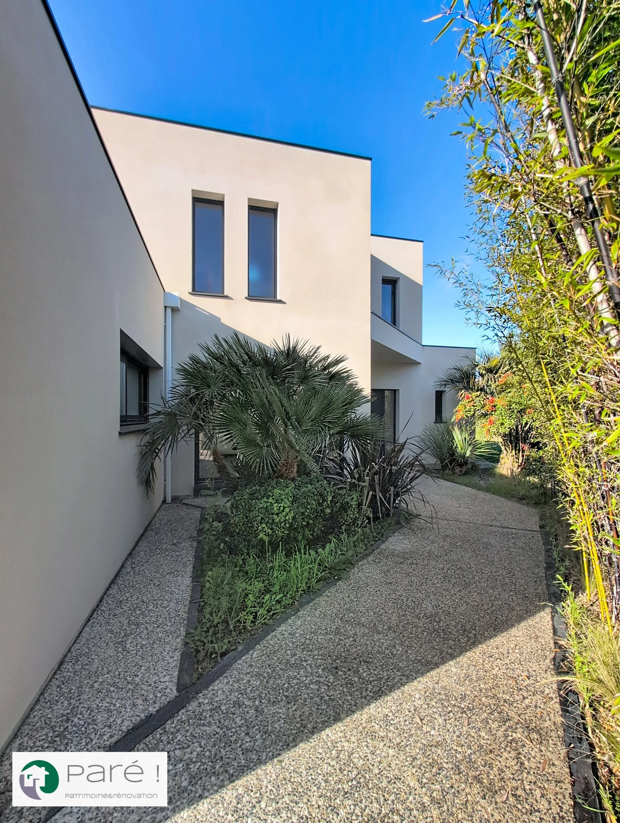 Exterior photo 6