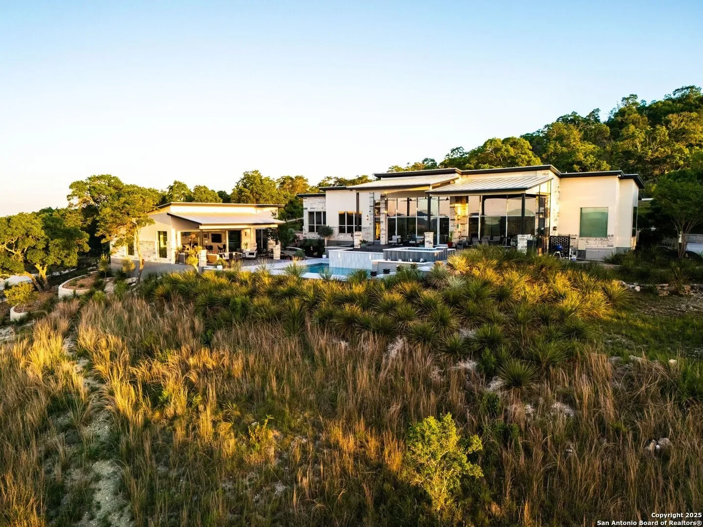 Exterior photo 8