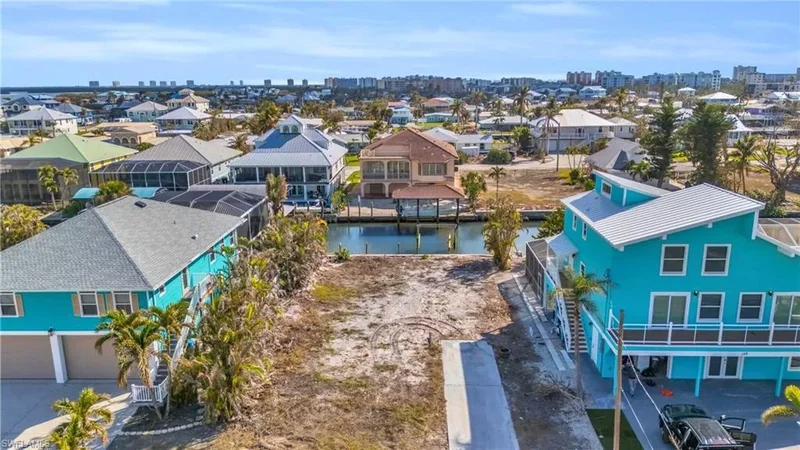 200 Curlew ST, Fort Myers Beach, Florida, United States. - Photo 14