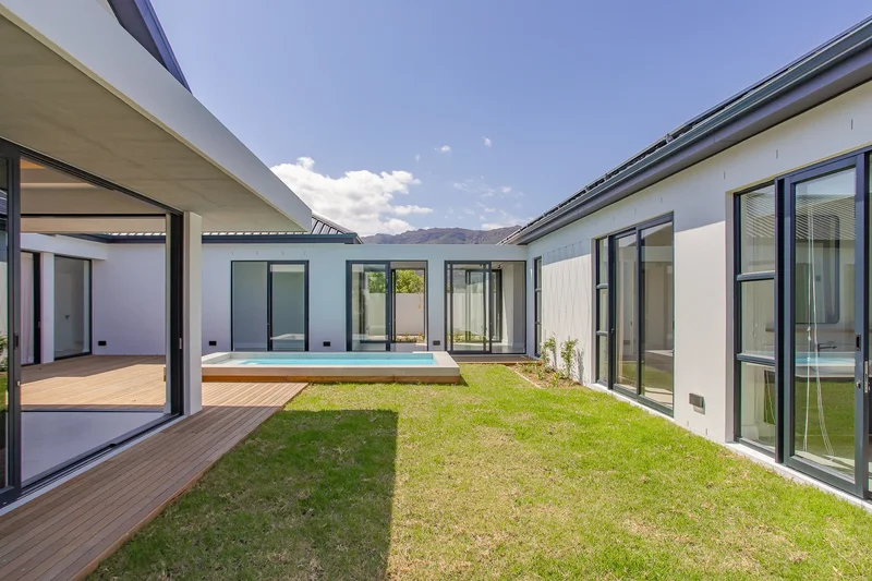 Paarl, Western Cape, South Africa. - Photo 34