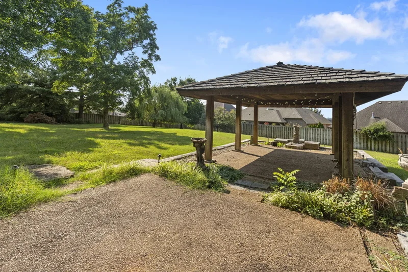 3886 E Hawthorne Hill Lane, Springfield, MO 65809, Springfield, Missouri, United States. - Photo 57
