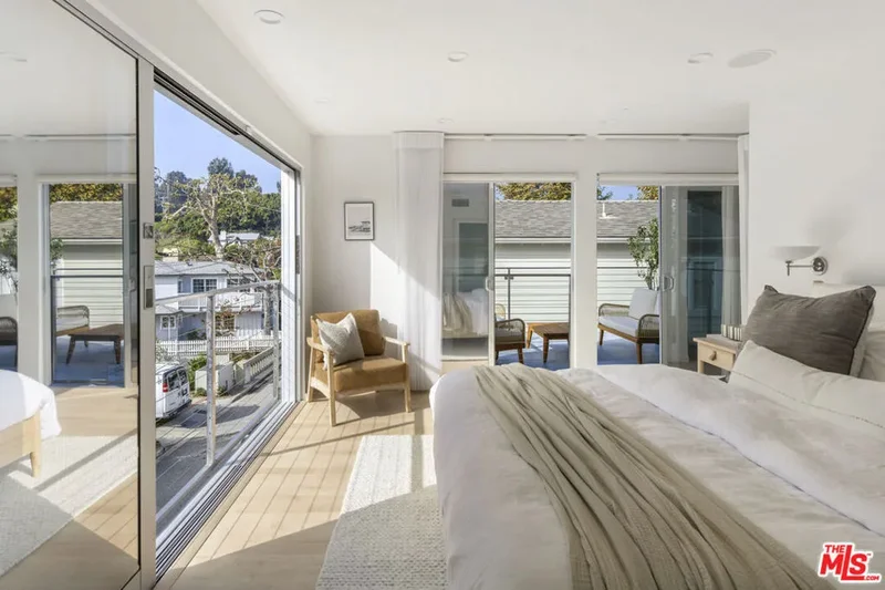 257 Entrada Drive, Santa Monica, California, United States. - Photo 20