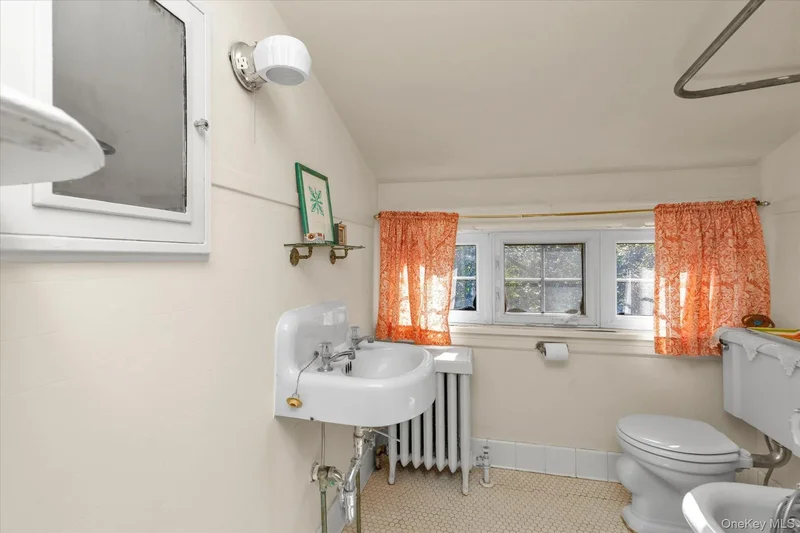 57 Beacon Hill Road, Port Washington, New York, United States. - Photo 19