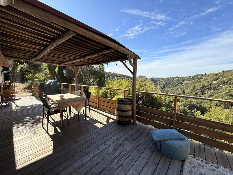 Saint Jeannet - Charming 3/4-room house in a quiet location, with open views.