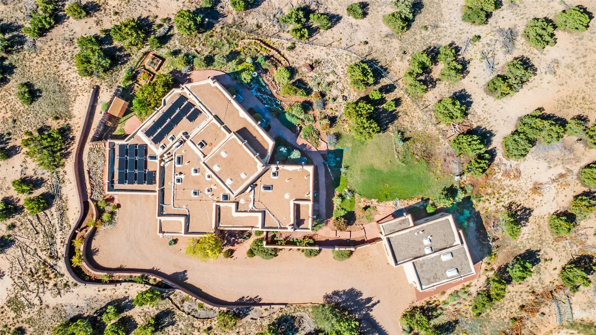 74 Paseo Del Conejo, Santa Fe, NM 87506, Santa Fe, New Mexico, United States. - Photo 31