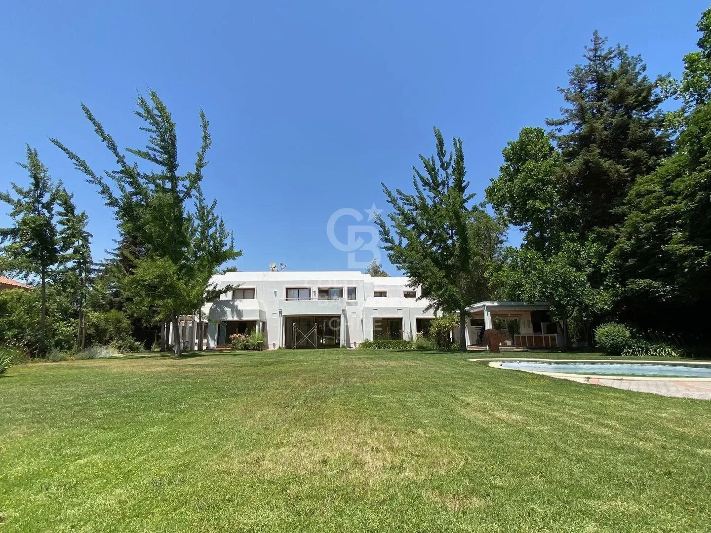 Exterior photo 5
