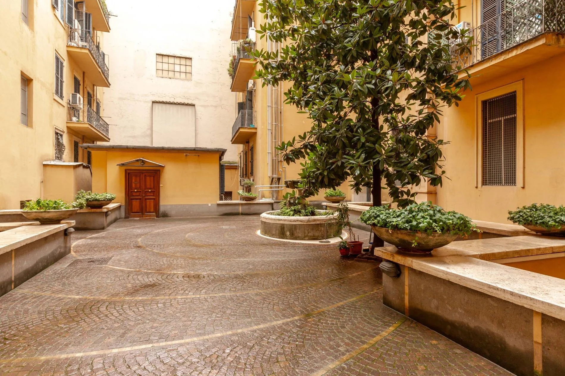 Exterior photo 9