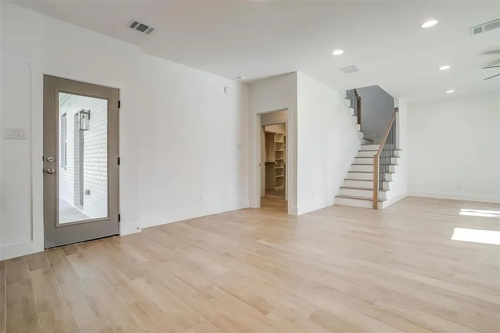 5618 Oaks Lane, Fort Worth, Texas, United States. - Photo 17