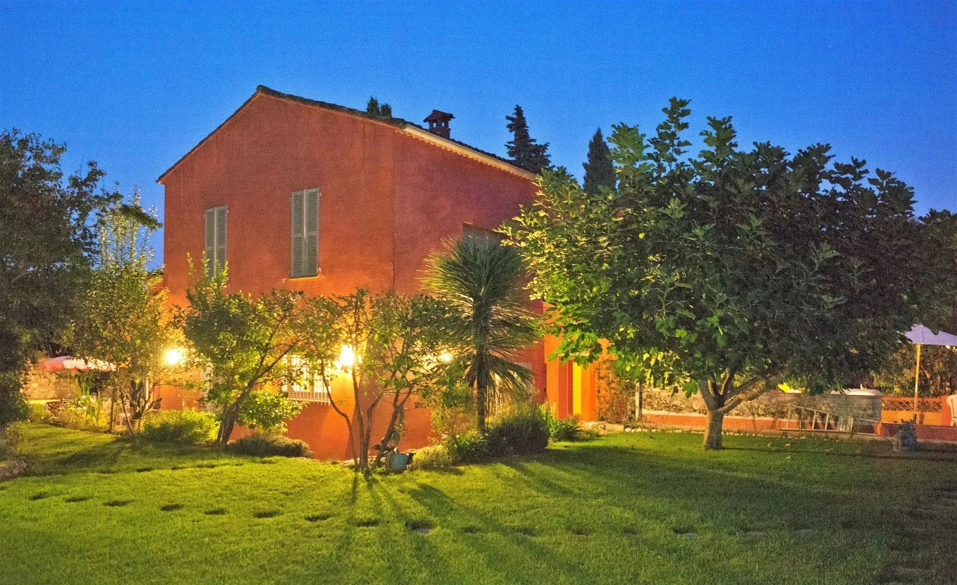 Exterior photo 7