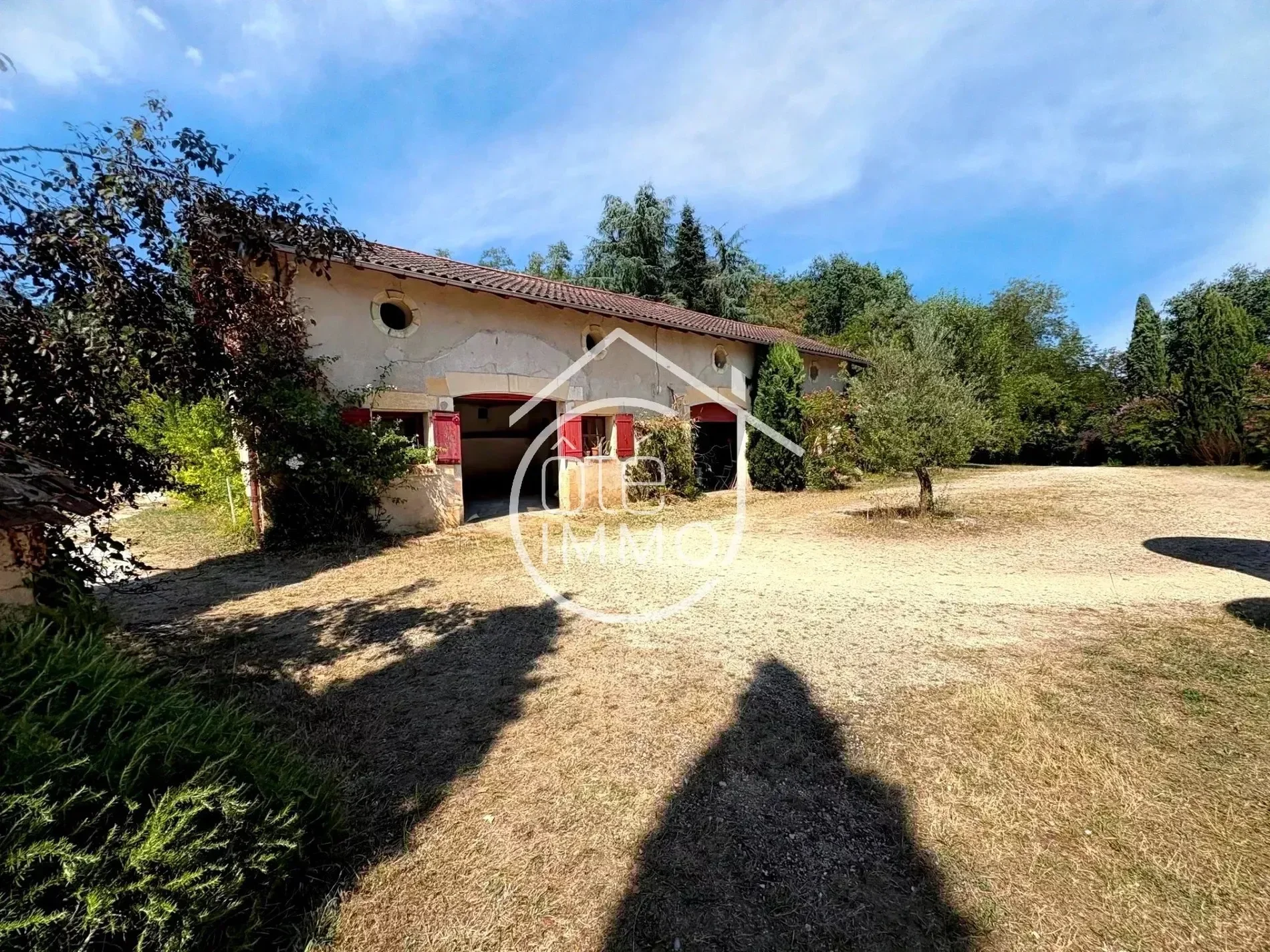 Exterior photo 4
