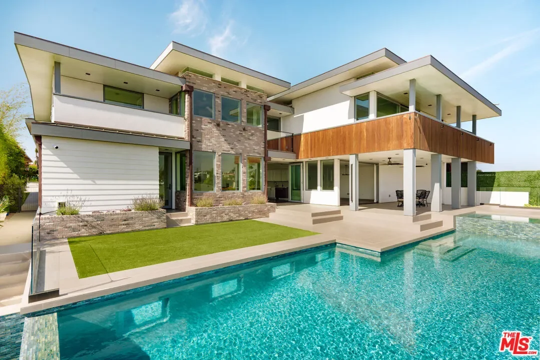 934 1st St, Manhattan Beach, California, United States. - Photo 1