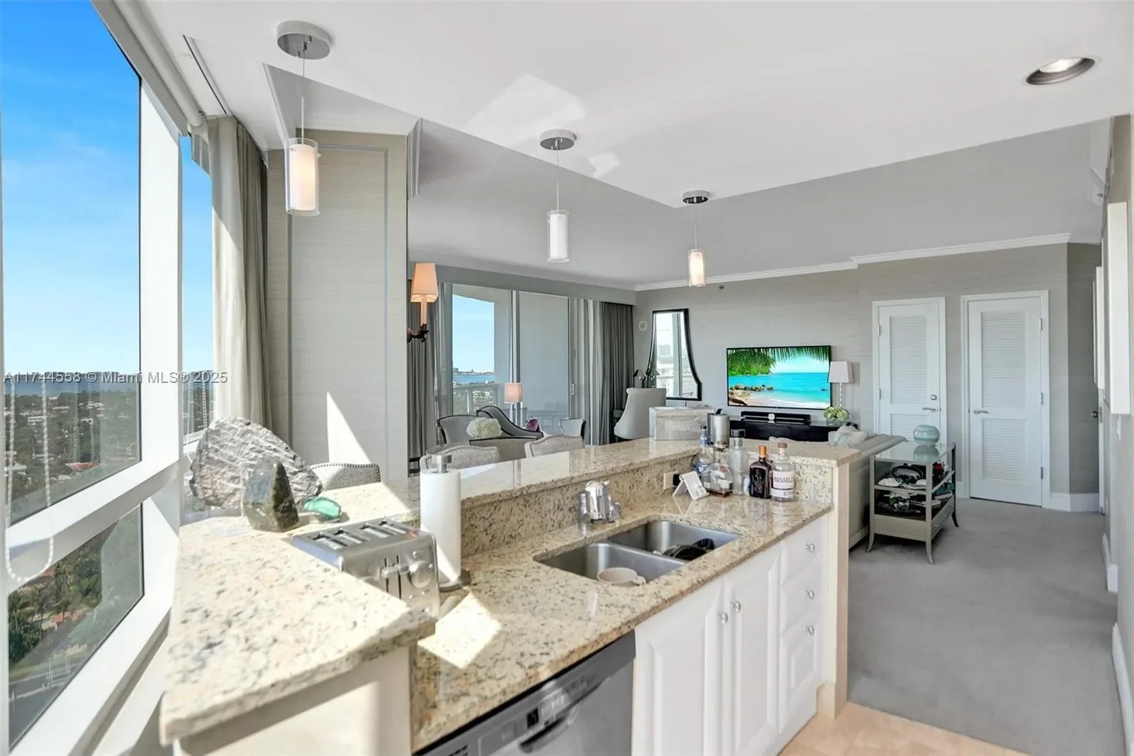4401 Collins Ave 2114/2116, Miami Beach, Florida, United States. - Photo 9