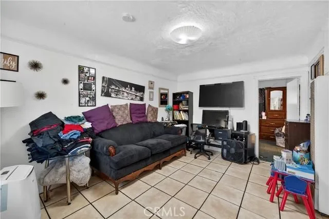 1008 E 74th Street, Los Angeles, CA 90001, Los Angeles, California, United States. - Photo 12