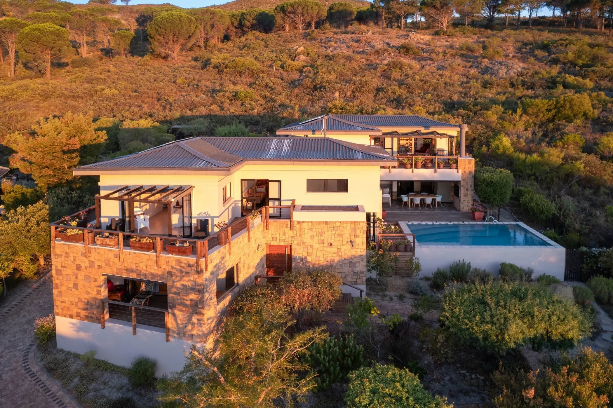 Exterior photo 5