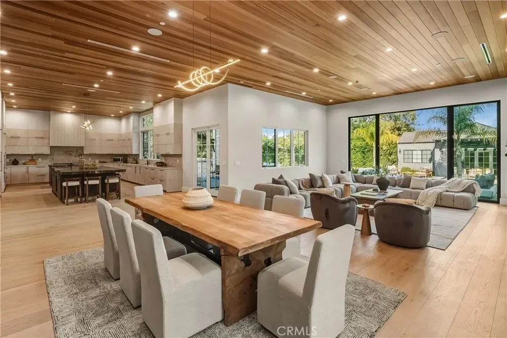 20511 Wells Drive, Los Angeles, California, United States. - Photo 12