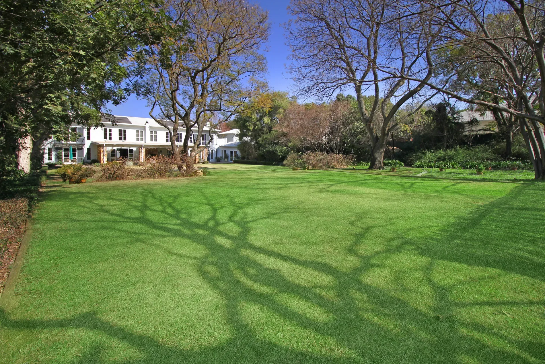 Exterior photo 8