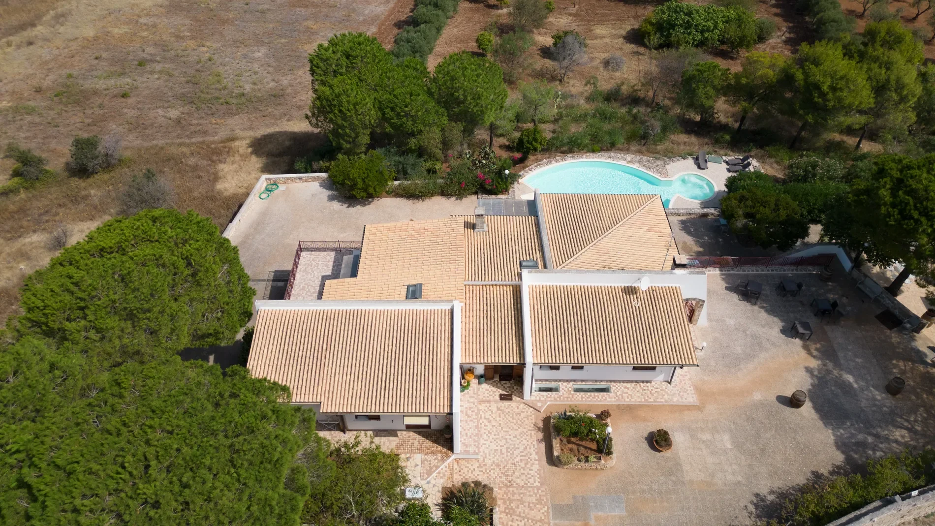 Exterior photo 3