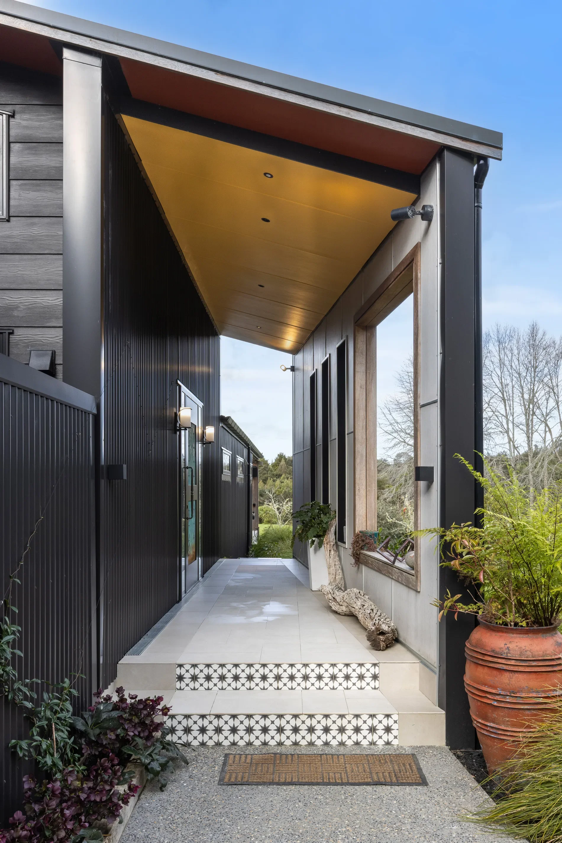 Exterior photo 3