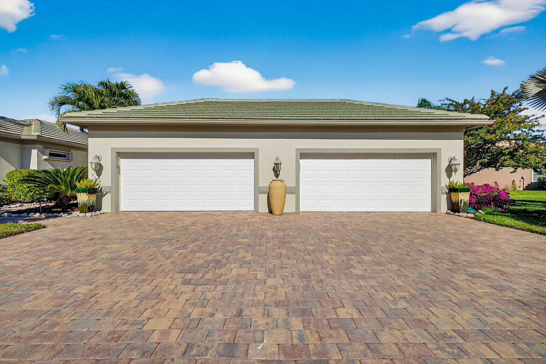 Exterior photo 3