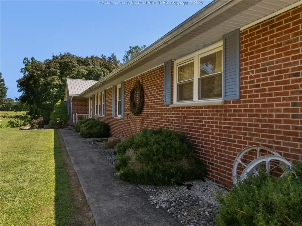 7886 Graham Station Rd., Letart, WV 25253, Letart, West Virginia, United States. - Photo 23