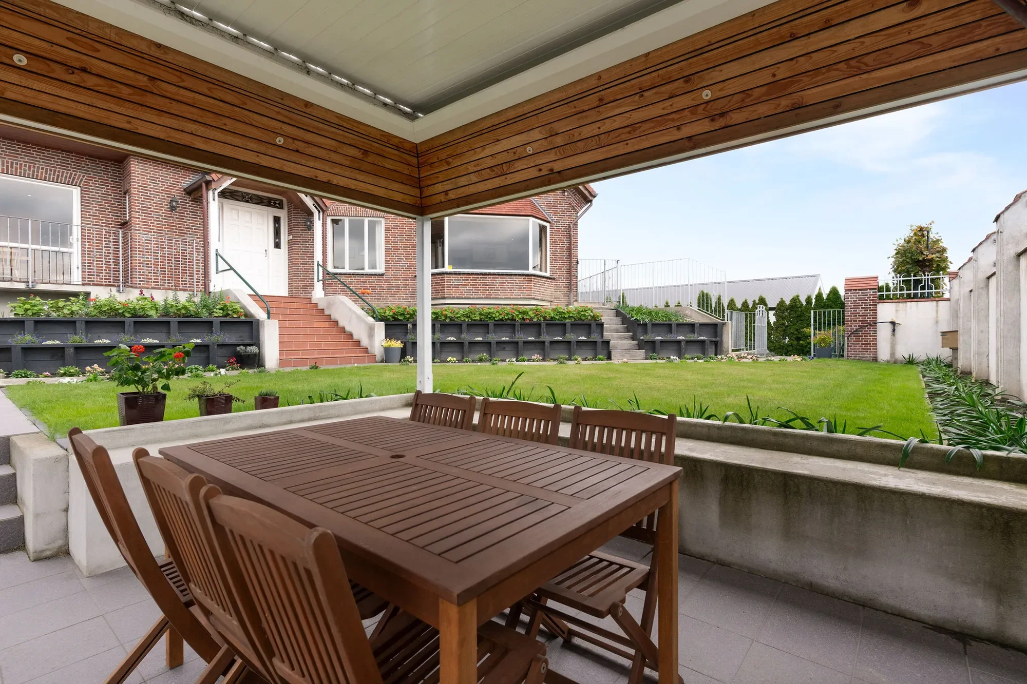 Exterior photo 8