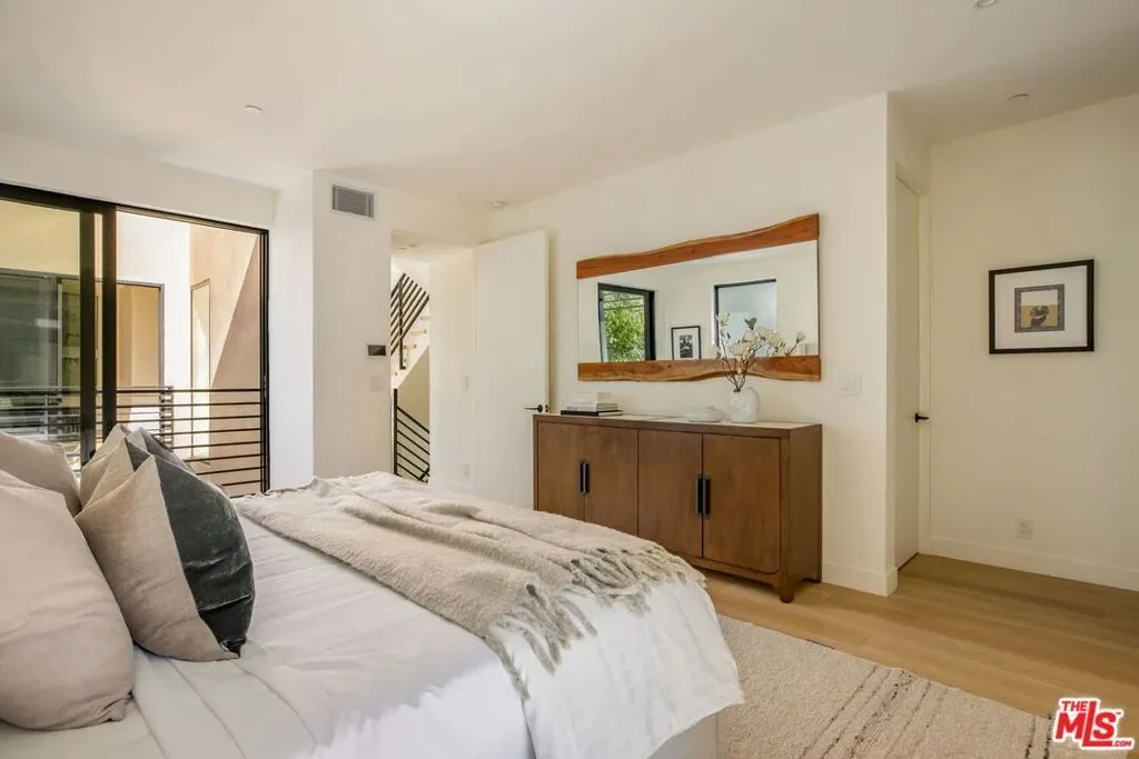 929 Hilldale, Altadena, California, United States. - Photo 26