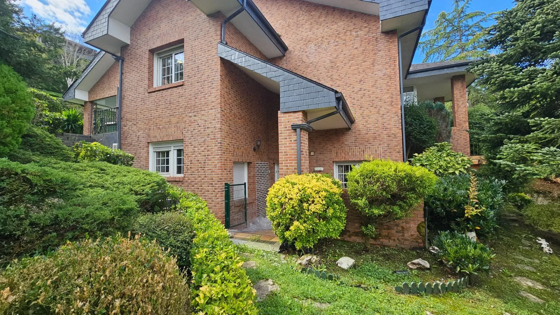 Exterior photo 12